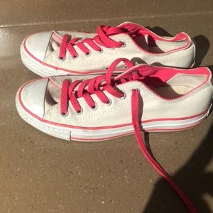 White/pink very lightly worn converse